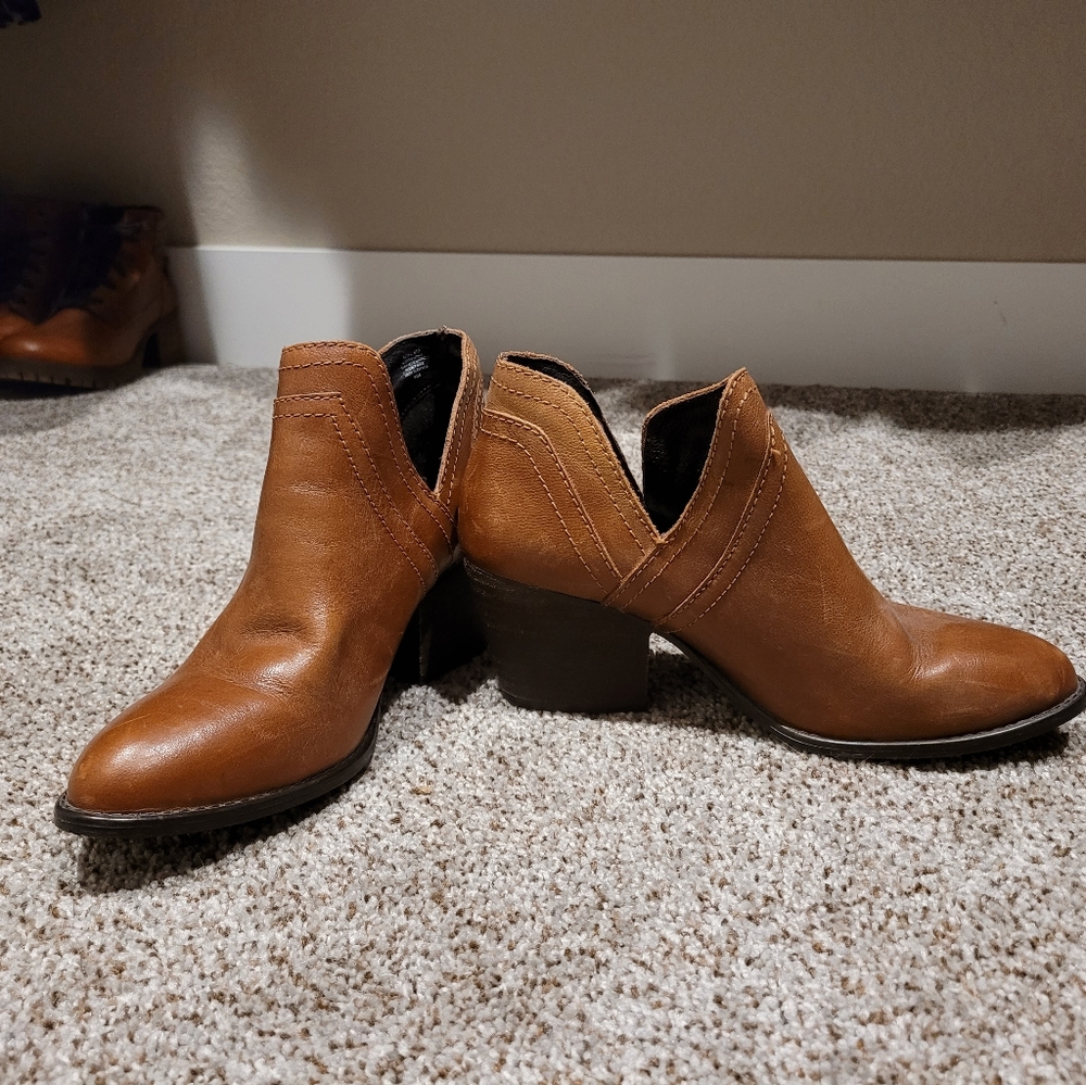 Steve Madden Booties - Picture 1 of 2